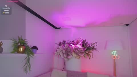 Mia online show from March 26, 11:05 am