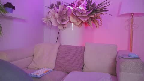 Mia online show from March 29, 11:21 am