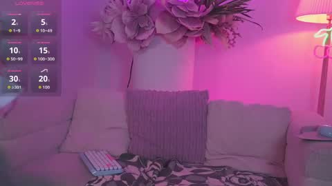 Mia online show from April 16, 11:44 am