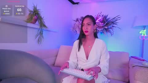 Mia online show from April 24, 11:34 am