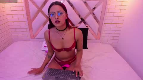 Snapshot of mia_petite18 chatting on July 9, 1:31 am mia_petite18 online show from July 9, 1:31 am