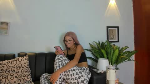 mia_petite72 online show from November 13, 10:30 pm