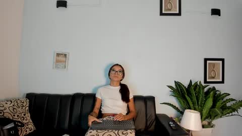 mia_petite72 online show from November 16, 10:26 pm