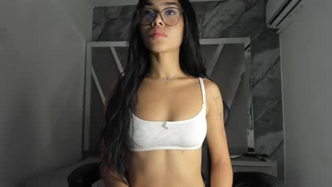 Snapshot of mia_petiteht chatting on April 28, 8:47 pm mia_petiteht online show from April 28, 8:47 pm