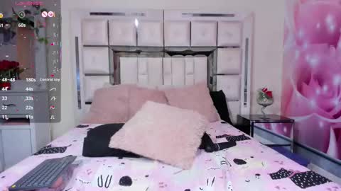 mia_peyton1 online show from September 9, 9:25 pm