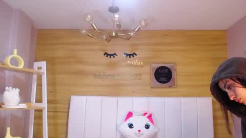 Snapshot of mia_ponce_a chatting on October 16, 1:39 am MIA online show from October 16, 1:39 am