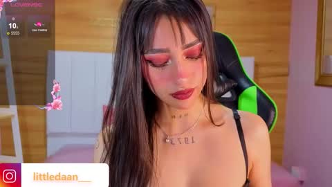 Snapshot of mia_ponce_a chatting on January 15, 1:05 pm MIA online show from January 15, 1:05 pm