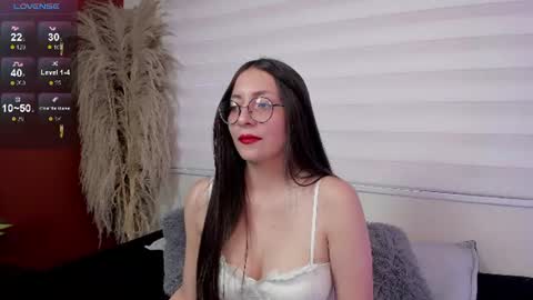 Snapshot of mia_quinn__ chatting on June 24, 7:35 pm mia_quinn__ online show from June 24, 7:35 pm