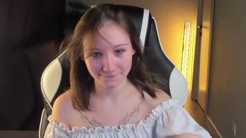 Mia Ramsey online show from August 4, 9:34 am
