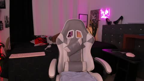 Mia online show from April 14, 2:28 am