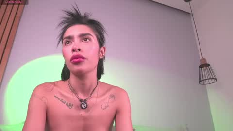 Mia Reeves online show from April 17, 6:00 pm