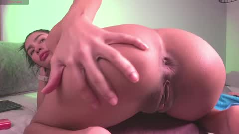 Mia Reeves online show from April 21, 2:23 pm