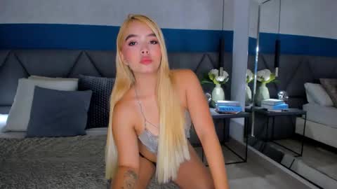 Snapshot of mia_roswell chatting on September 24, 1:42 am MIA online show from September 24, 1:42 am