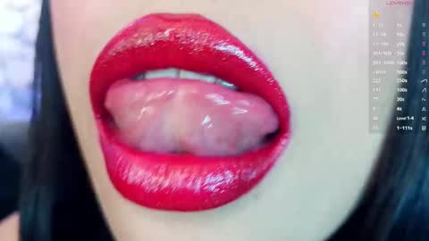 Mia online show from November 14, 5:33 pm