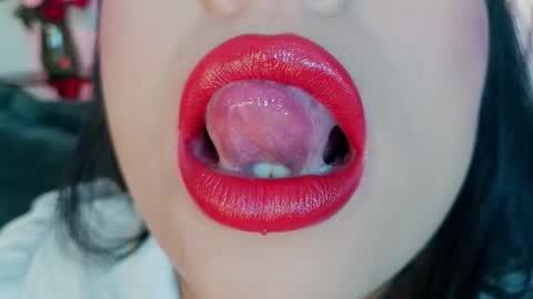 Mia online show from March 2, 10:16 pm