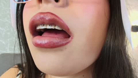 Mia Roux online show from January 2, 10:01 pm