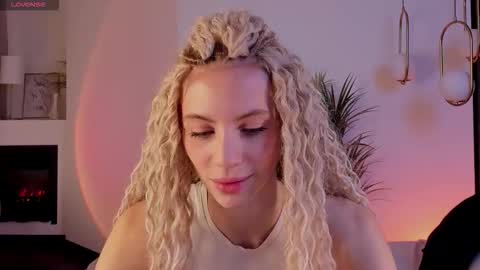 Mia online show from October 22, 6:24 am