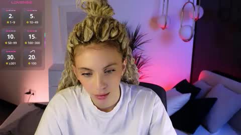 Mia online show from November 7, 6:24 am