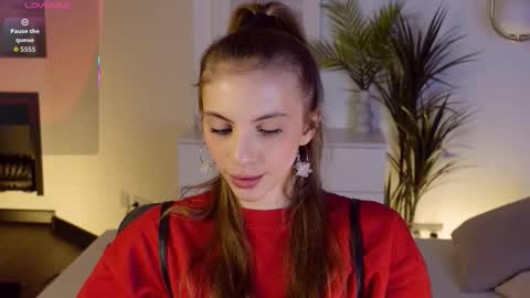 Mia online show from November 20, 6:24 am