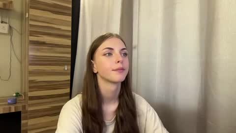 Mia online show from July 20, 10:39 am