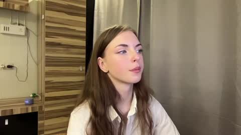 Mia online show from July 22, 6:16 am