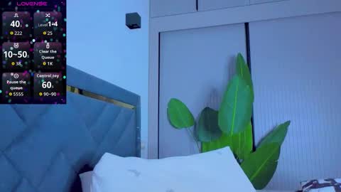 Mia online show from September 13, 4:07 pm