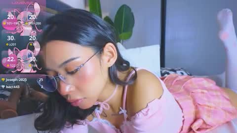 Mia online show from November 28, 5:15 pm