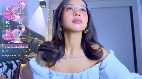 Mia online show from December 19, 11:06 am