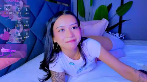 Mia online show from April 10, 10:25 pm