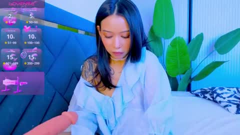 Mia online show from April 20, 8:28 am