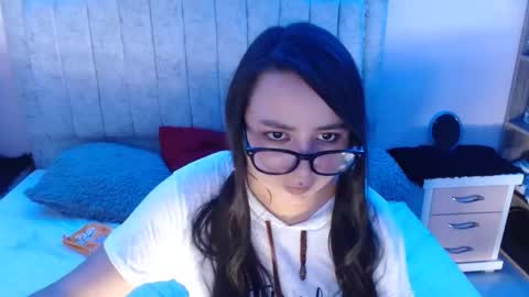 Snapshot of mia_smithl chatting on December 30, 8:54 am mia_smithl online show from December 30, 8:54 am