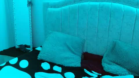 Snapshot of mia_smithl chatting on January 12, 1:37 pm mia_smithl online show from January 12, 1:37 pm