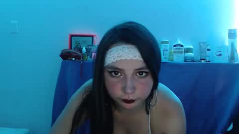 Snapshot of mia_smithl chatting on February 5, 7:18 am mia_smithl online show from February 5, 7:18 am