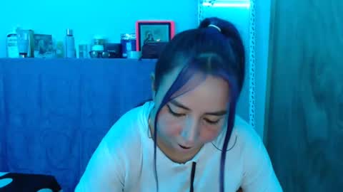 Snapshot of mia_smithl chatting on March 4, 6:37 am mia_smithl online show from March 4, 6:37 am