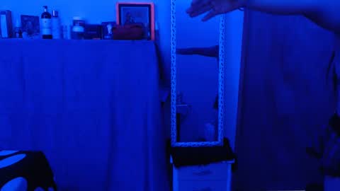 Snapshot of mia_smithl chatting on March 6, 9:47 am mia_smithl online show from March 6, 9:47 am