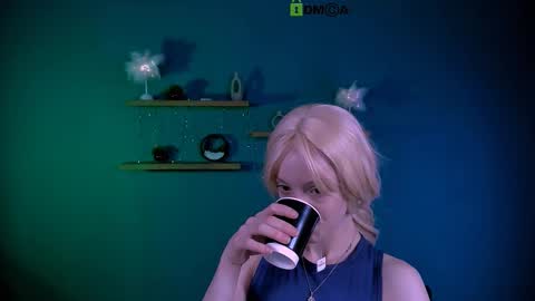 mia_starrr_ online show from February 1, 8:18 pm