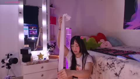 Snapshot of mia_starss chatting on May 19, 1:22 am Mia online show from May 19, 1:22 am