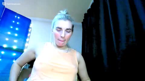 Mia. online show from December 7, 9:44 pm