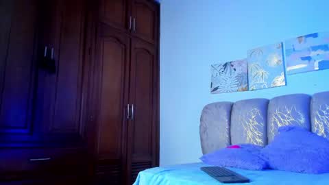 Snapshot of mia_sweetie1 chatting on July 9, 7:18 pm mia_sweetie1 online show from July 9, 7:18 pm