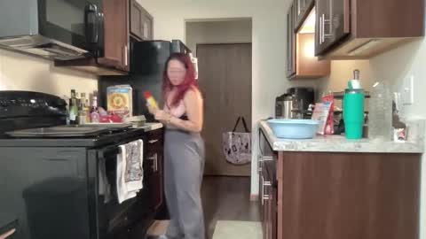 Mia online show from November 11, 7:03 pm