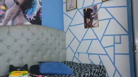 Snapshot of mia_thompson_0 chatting on July 6, 2:36 pm mia_thompson_0 online show from July 6, 2:36 pm