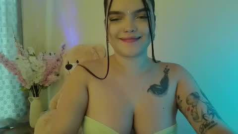 mia_thopsom online show from February 22, 1:09 pm