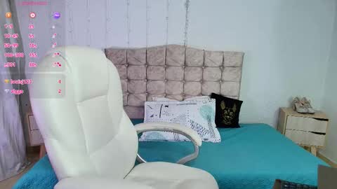 Mia  online show from November 14, 2:10 am