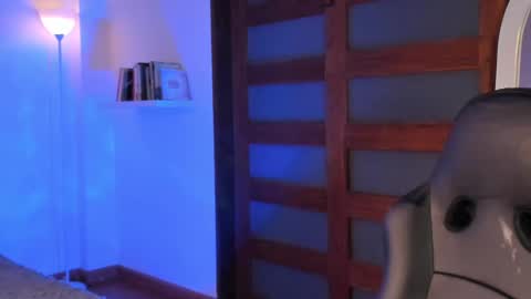 Mia online show from March 11, 5:16 am