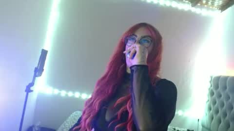 MIA VANTT online show from March 6, 10:50 pm