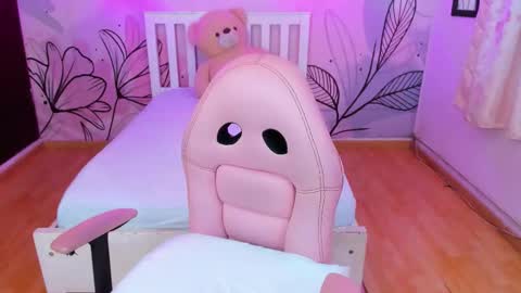 Mia Vanucci online show from October 25, 9:20 pm