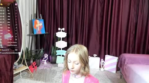 Snapshot of mia_vebes chatting on December 7, 10:17 pm Mia online show from December 7, 10:17 pm