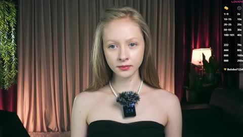 Mia online show from December 15, 3:27 pm