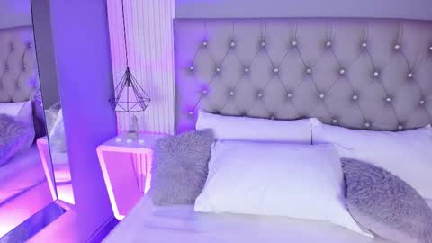 Snapshot of mia_vixenn chatting on December 14, 11:20 pm mia vixenn online show from December 14, 11:20 pm