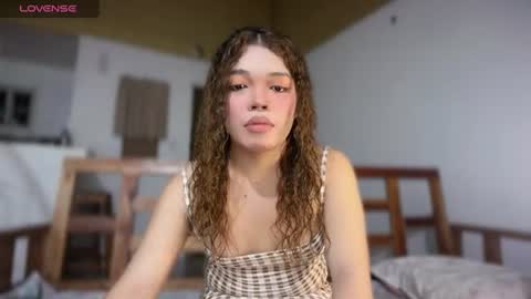 Mia online show from July 23, 4:38 pm